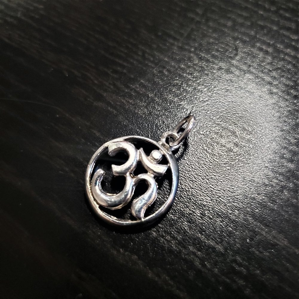 925 silver pendant in the shape of "OM" made in India.